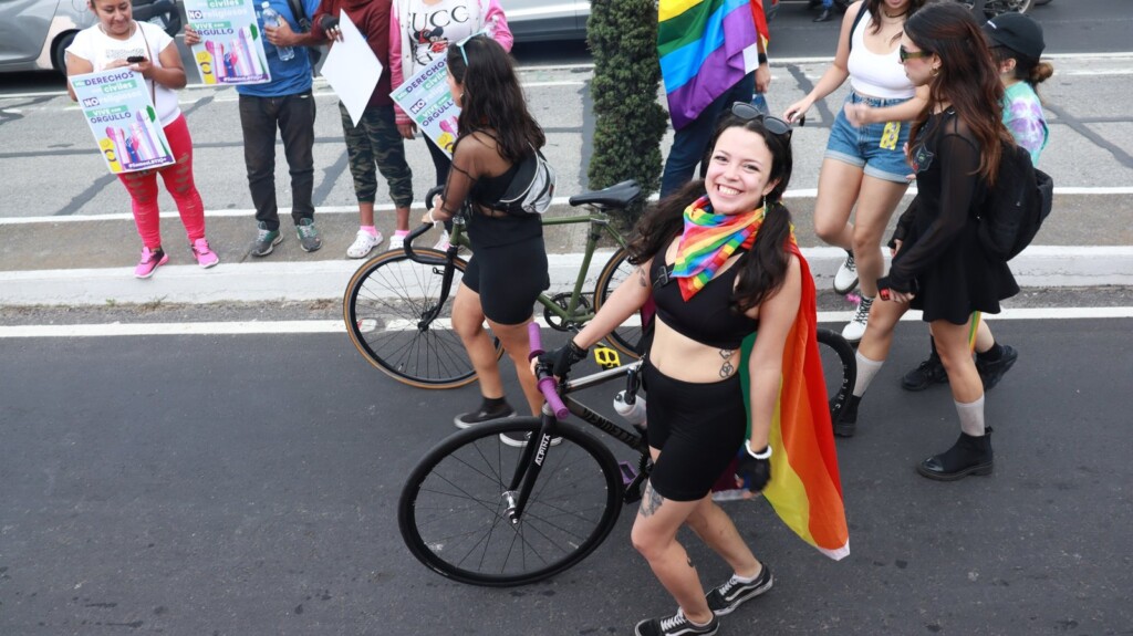 FotografÃas de MarÃa Jossé España x Resisters en el Desfile del Orgullo de la Diversidad Sexual en Guatemala, el 25 de junio de 2022. Mujeres queer, lesbianas, bi, trans, demisexuales y mucha diversidad más, recorrieron las calles en una fiesta de resistencia.