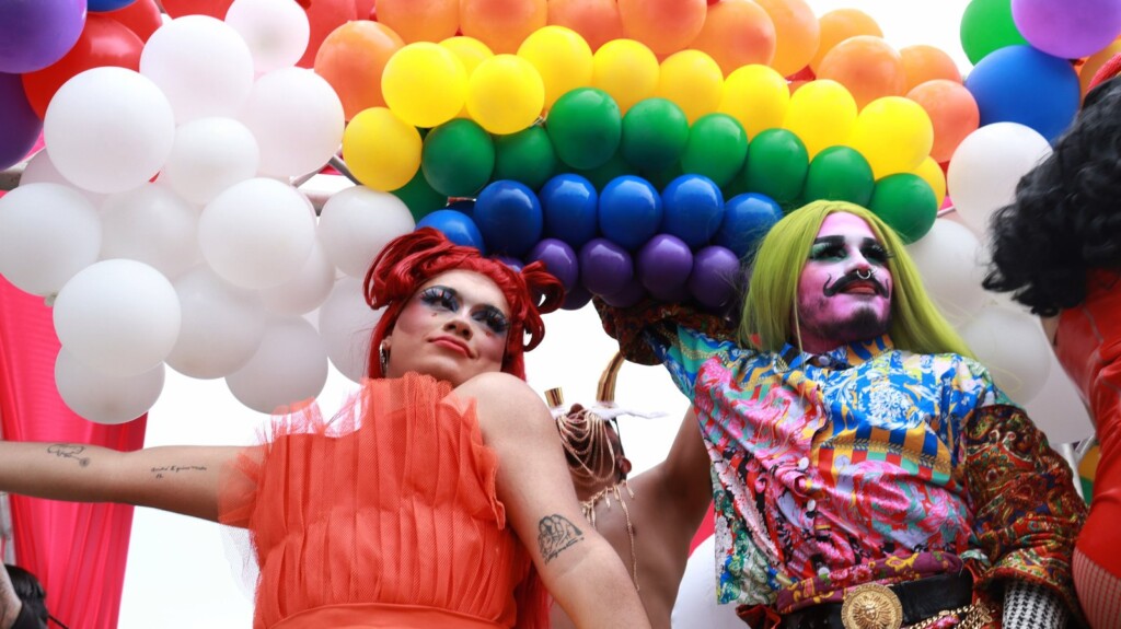 FotografÃas de MarÃa Jossé España x Resisters en el Desfile del Orgullo de la Diversidad Sexual en Guatemala, el 25 de junio de 2022. Mujeres queer, lesbianas, bi, trans, demisexuales y mucha diversidad más, recorrieron las calles en una fiesta de resistencia.